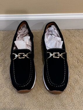 Women’s Black Chain-Accent Loafers